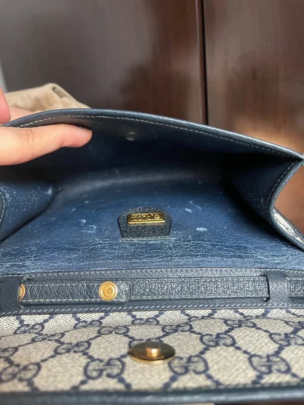 Authentic Gucci vintage GG canvas crossbody bag - Picture 9 of 13